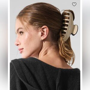 ALO Yoga Black and Cream Hair Claw Clip